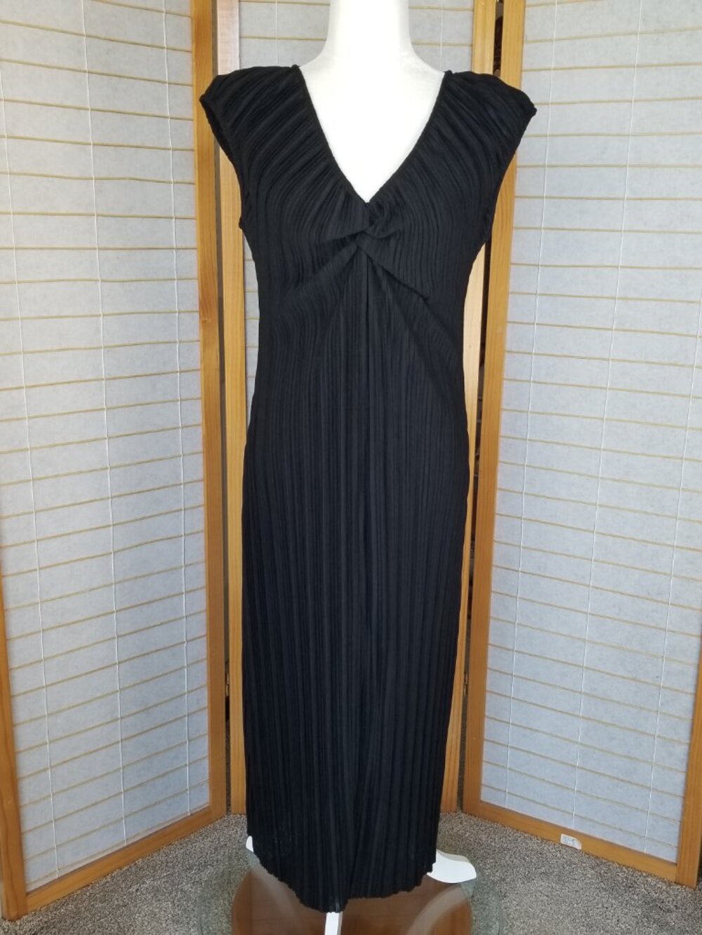 NEW ASTR the Label Black Column Dress Plisse V-Neck Cap Sleeve NWT Medium